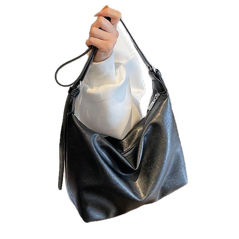 Korean popular casual soft leather commuter shoulder bag women's new large-capacity fashion messenger tote bag dumpling bag