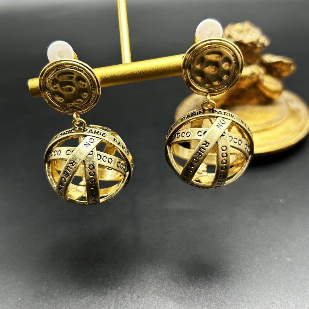 Vintage Brass Plated With Genuine Gold Heavy Industry Tassel Exaggerated Small Round Ball Earrings Advanced Craftsmanship