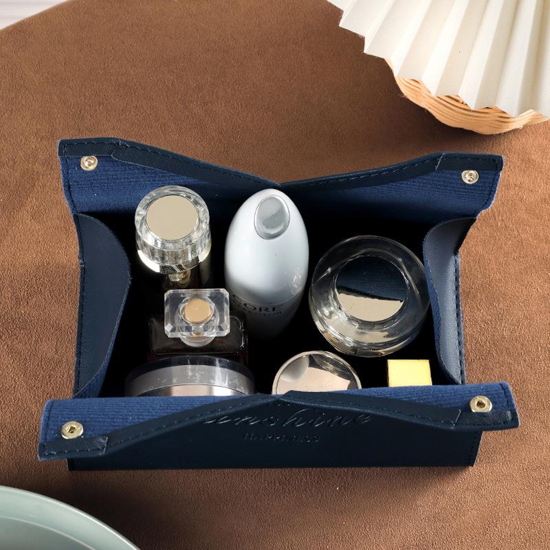 Nordic Leather Tissue Box: Creative High-End Minimalist Design for Living Room or Car Use