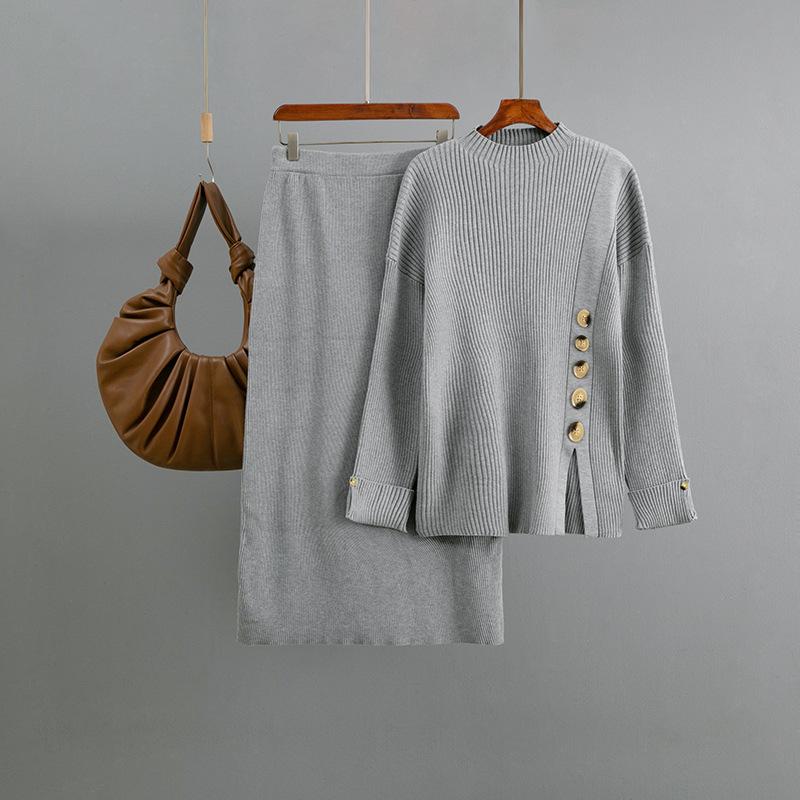 

Модный костюм-двойка для женской осени и зимы, включающий свитера с разрезами по бокам, украшенные пуговицами, и юбки. one size серый