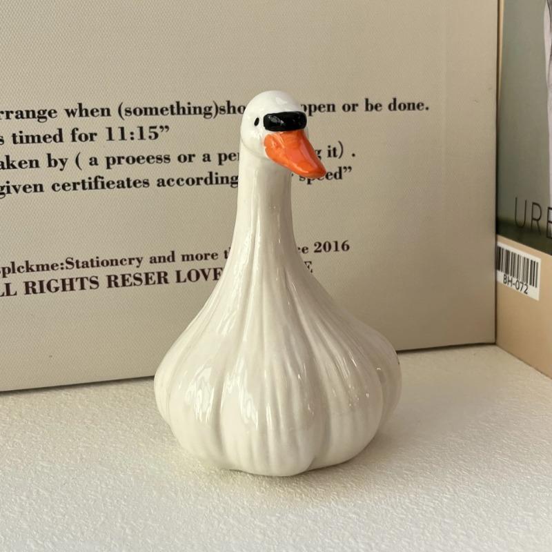 Fun Ceramic Duck Cute Animal Shaped Ornament Office Desktop Stress Relief Garlic Shaped Forgetting Duck Small Ornament Ornament