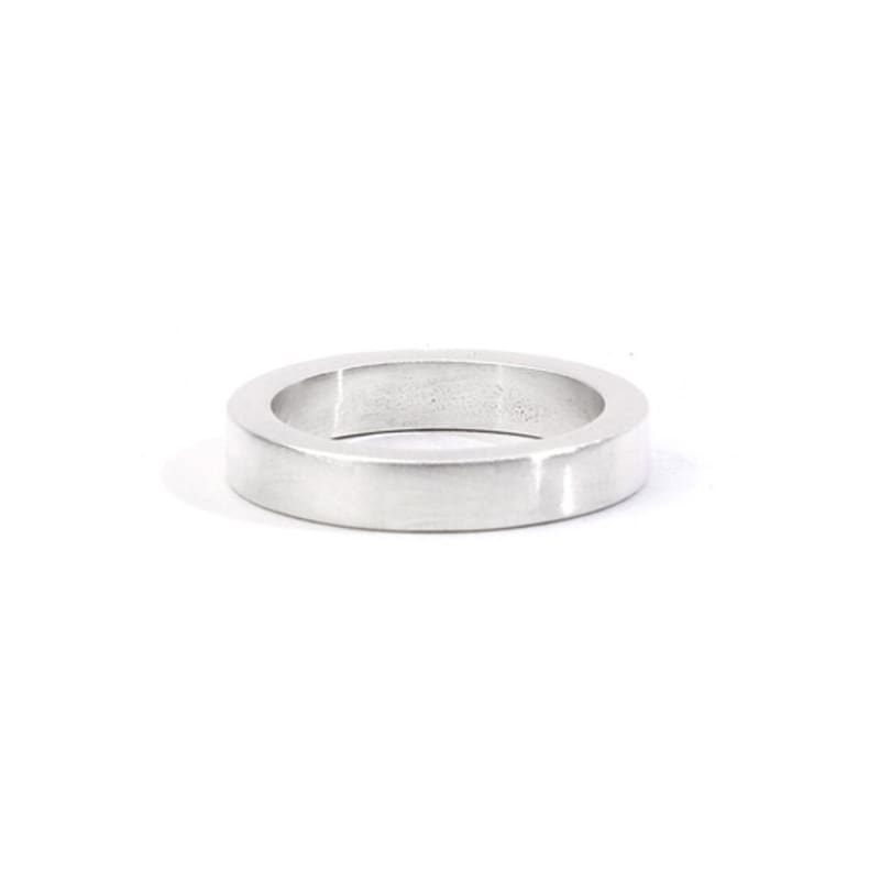 SEWNSWEN SILVER SLIM HAMMERED TAG RING