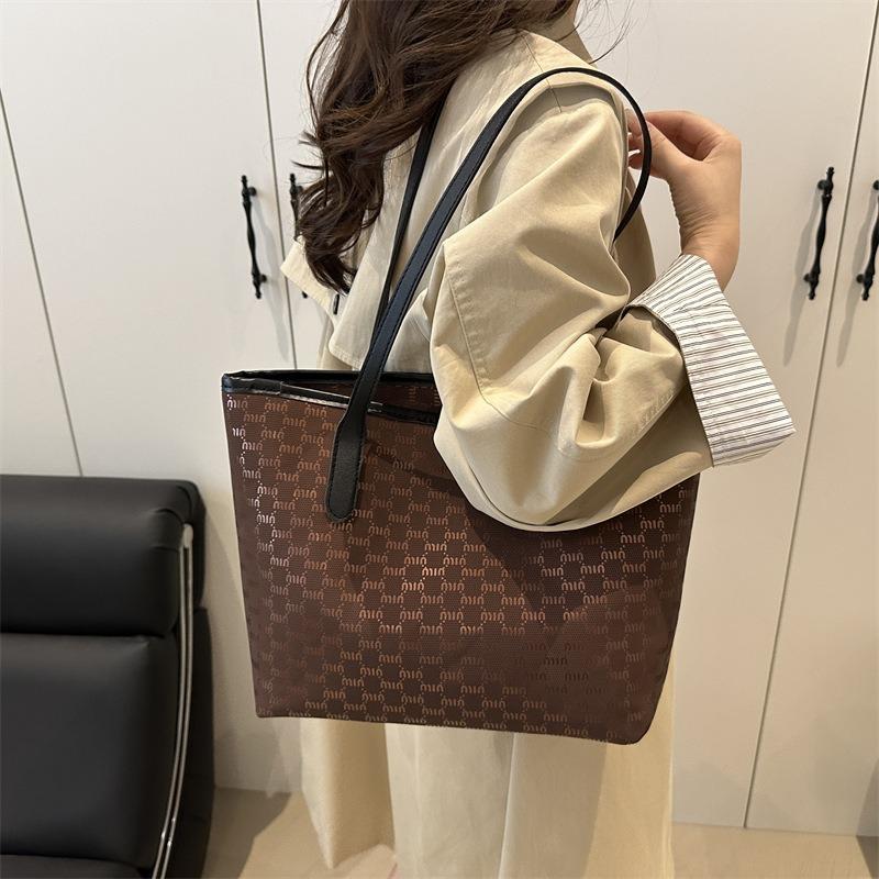 Fashion Large-capacity Color Matching Casual New Casual Simple Trend Commuter Tote Shoulder Bag