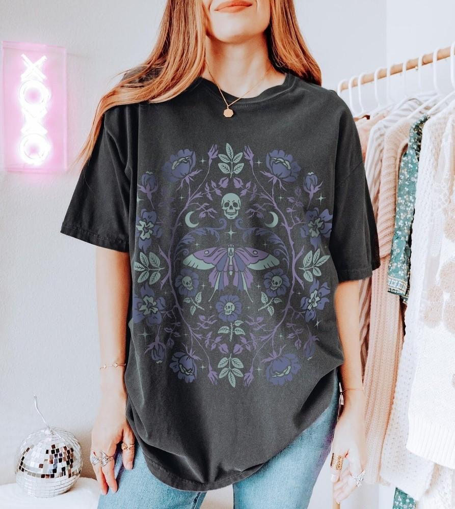 

Gothic Garden TShirt Dark Academia Shirt Floral Skull Creepy Cute T-Shirt Unisex T-Shirt S