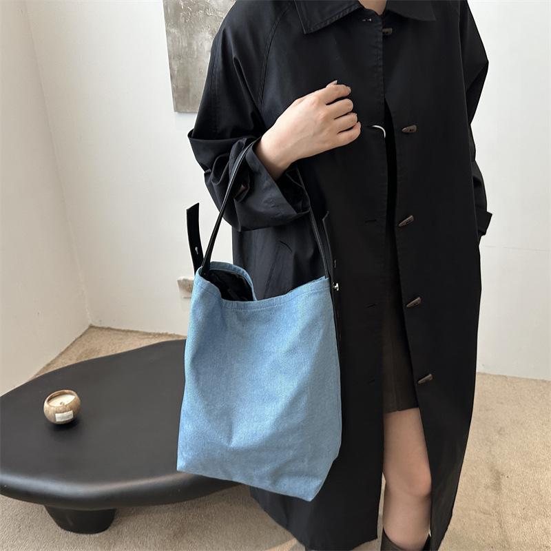 Niche Design Fashionable Bucket Bag Student Commuter Autumn Bag Women's 2025 New Bucket Bag Shoulder Messenger Bag