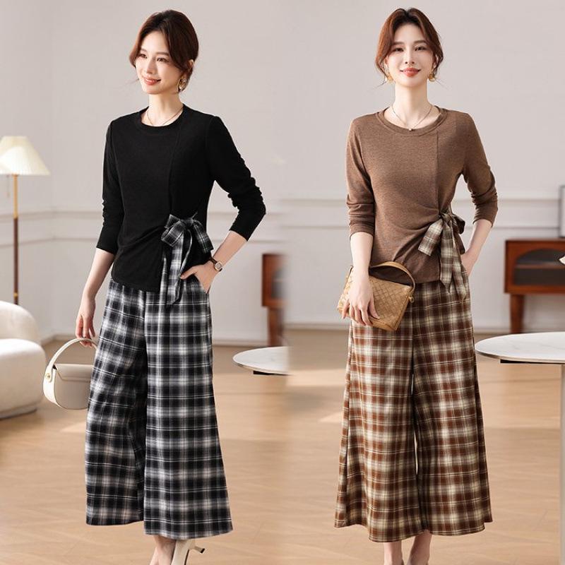 Elegant Spring Suit Set for Middle-Aged Women: Long Sleeve Top & Plaid Trousers Two-Piece.