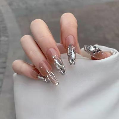 Sztuczne paznokcie Noszone sztuczne paznokcie Nude Color Diamond Długie błyszczące kawałki paznokci Zdejmowane