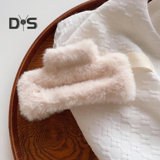 Women Hair Claw Plush Wrap Design Spring Back Head Large Hair Clip Rectangle Shark Hair Clamp Hair Accessory