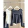 A Stylish One-shoulder Knitted Sweater for Women In Autumn and Winter, A Slimming and Form-fitting Base Layer, A Unique and Distinctive Top