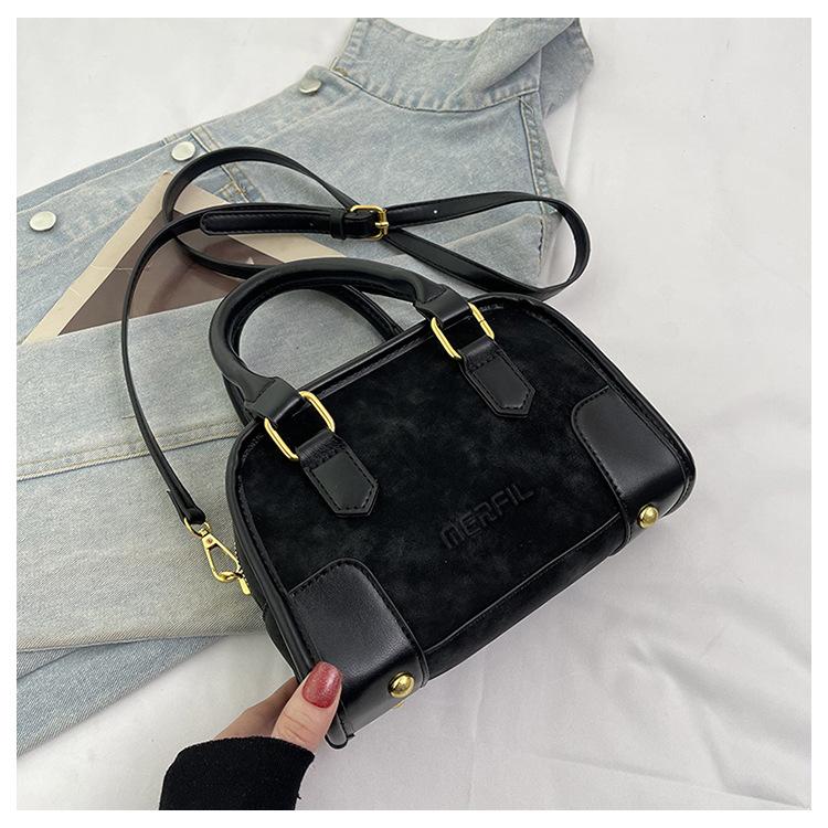 

2025 новая ретро маленькая сумка женская модная универсальная на плечо, сумка-мессенджер женская портативная дорожная сумка-подушка чёрный