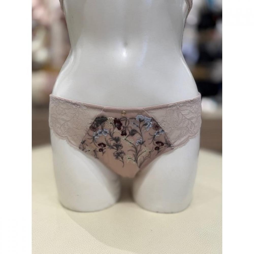 

Triumph Cocoa Beige Sensual Spotlight Mini Triangle Lace Panty Tbdf74r7014kw 95