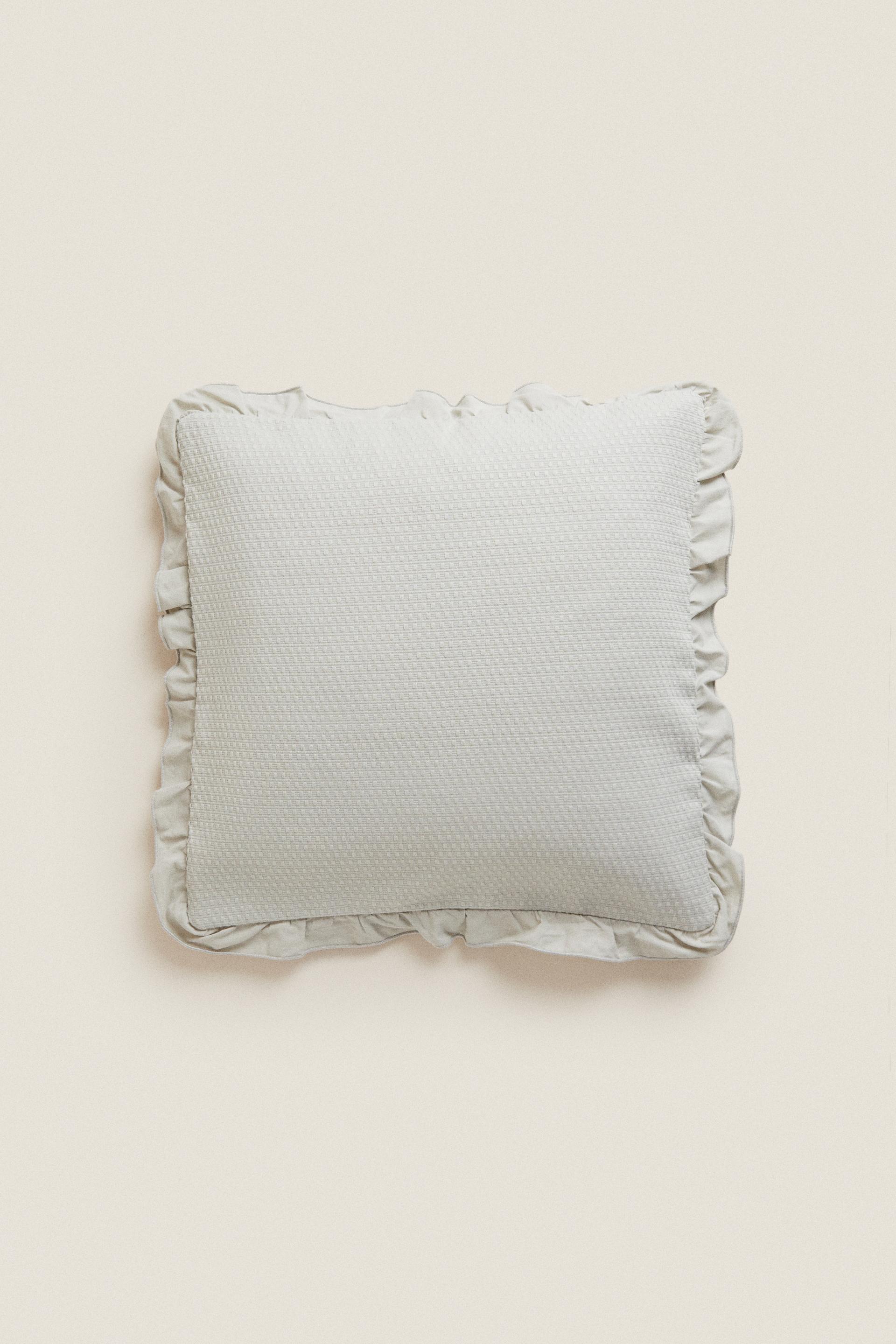 

COTTON JACQUARD CUSHION