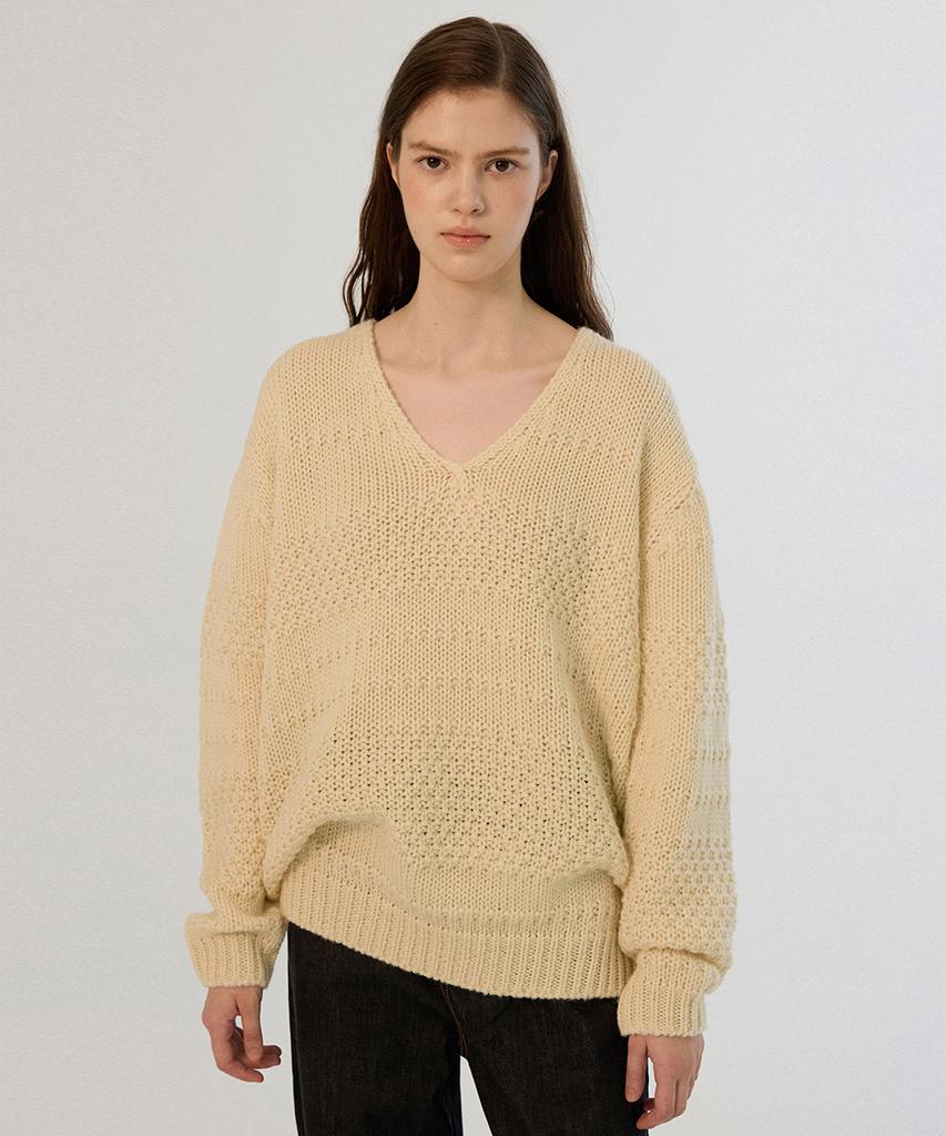 Sseomweeobeoteo Tope Wool V-Neck Knit - Cream