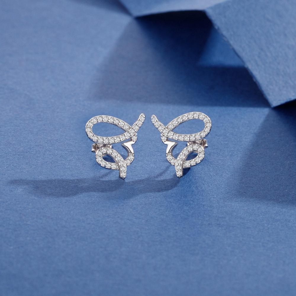 

Серьги в виде роллов из серебра 925 пробы с кремовыми бриллиантами. Корейские роскошные серьги в форме роллов. Изысканные темпераментные серьги-джокеры с крестом. s925