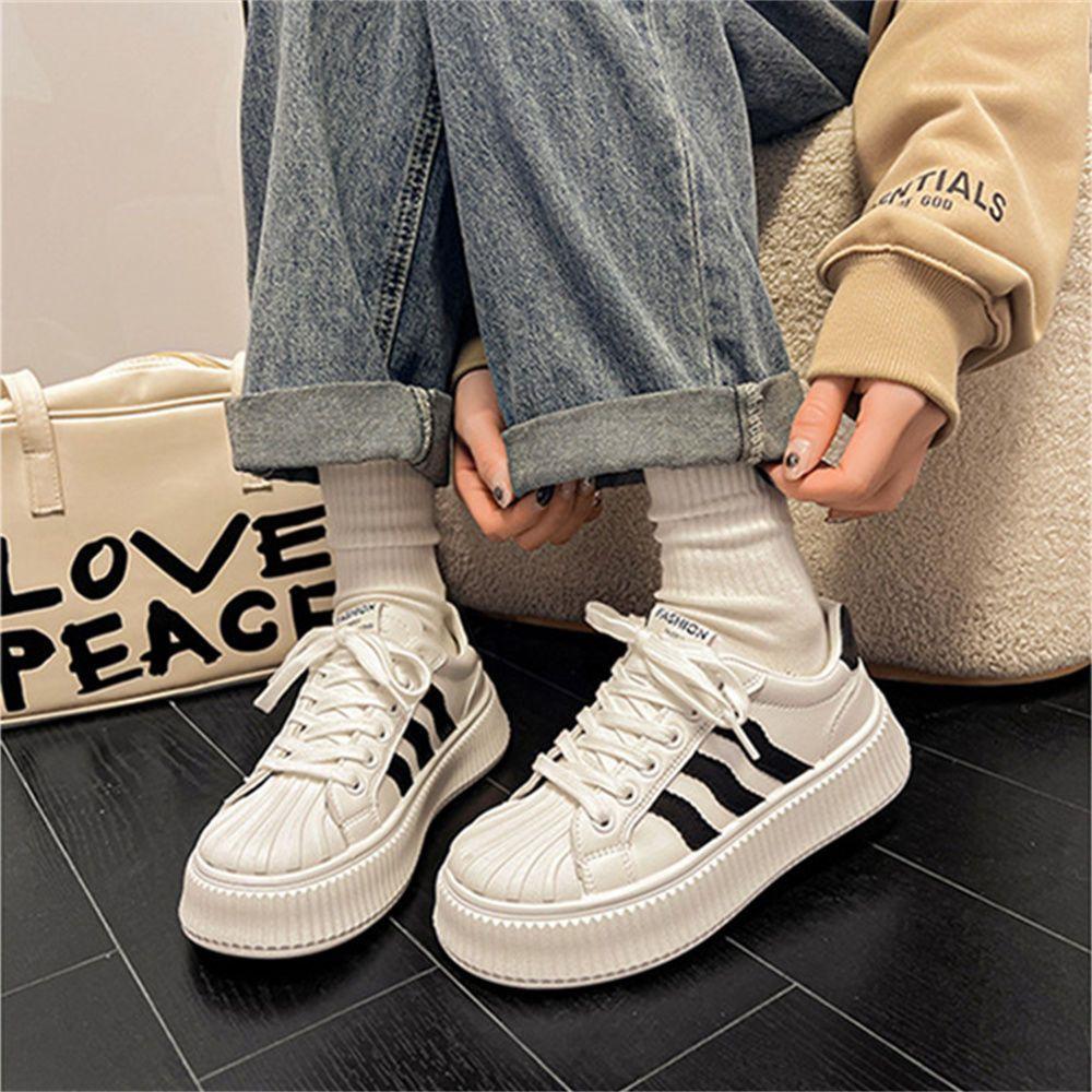 Internet celebrity little white shoes female ins tide super fire 2025 spring and autumn new Hong Kong style casual board shoes platform biscuit shoes
