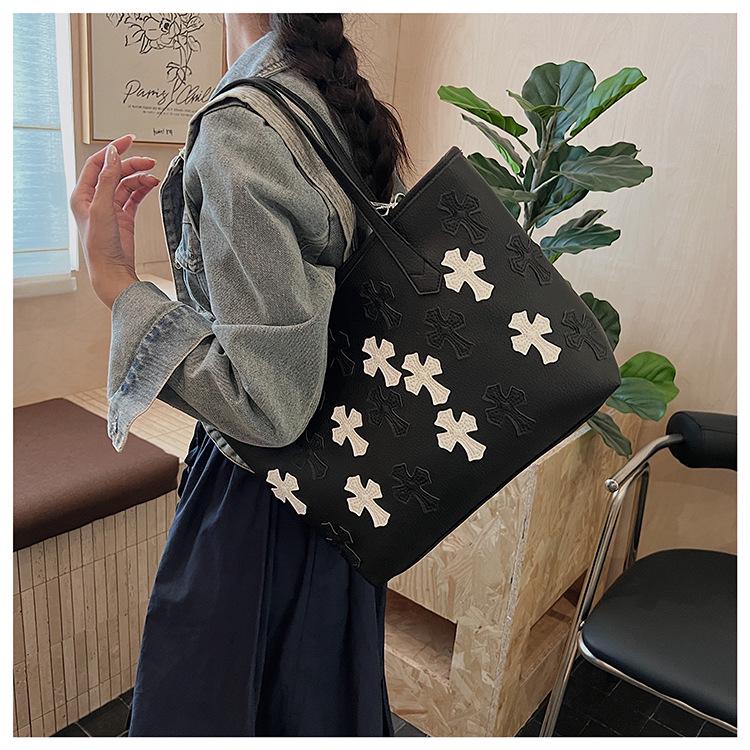 Bolsa Tote Cruz Chrome Hearts: Grande Capacidade, Estilo Celebridade da Internet, Bolsa Transversal Luxuosa e de Ombro para o Dia a Dia para Mulheres.