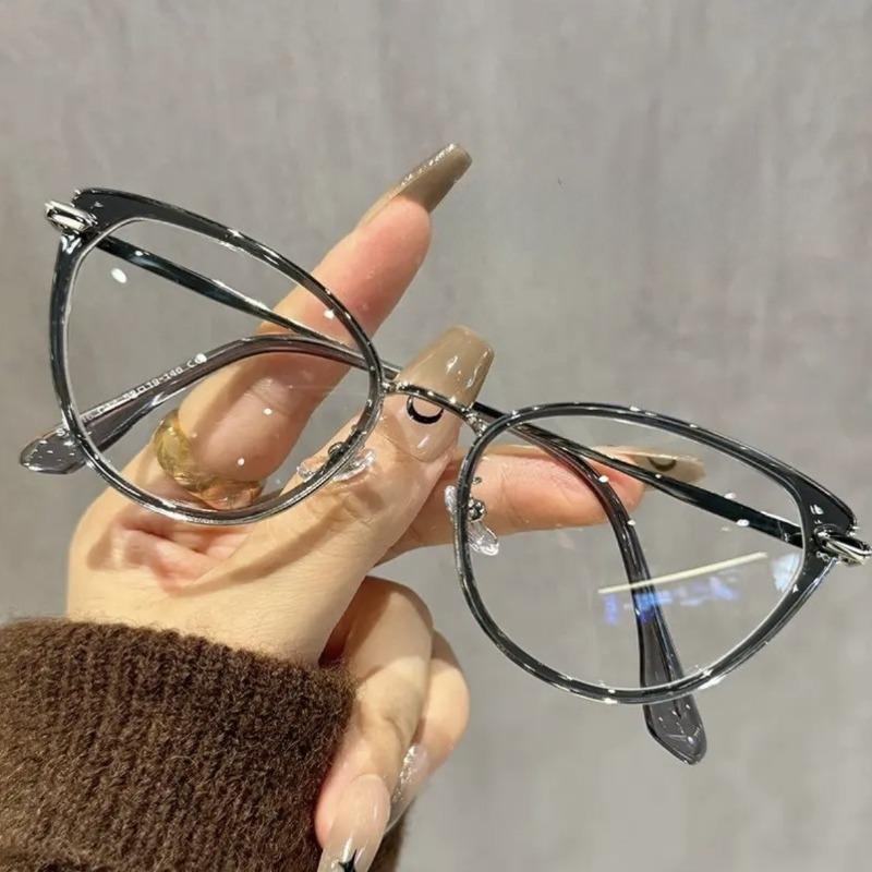 A Pair of Fashionable Cat Eye Anti Blue Light Flat Mirrors for Women Retro Style Unique Decoration Holiday Gift