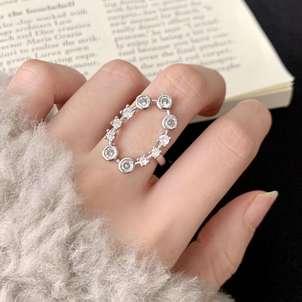 Exaggerated Geometric Oval Hollow Ring for Women - Stylish and Adjustable, Perfect for Index Finger