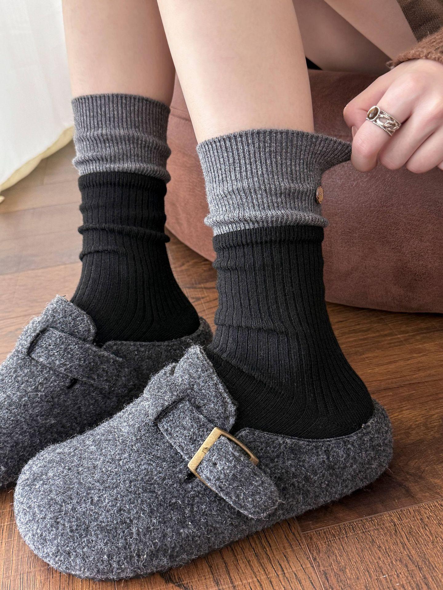 

Retro Wooden Button Cashmere Socks Color Matching Medium Tube Socks Thermal Stockings Micro-Pressure Stacking Socks One size fits all чорний
