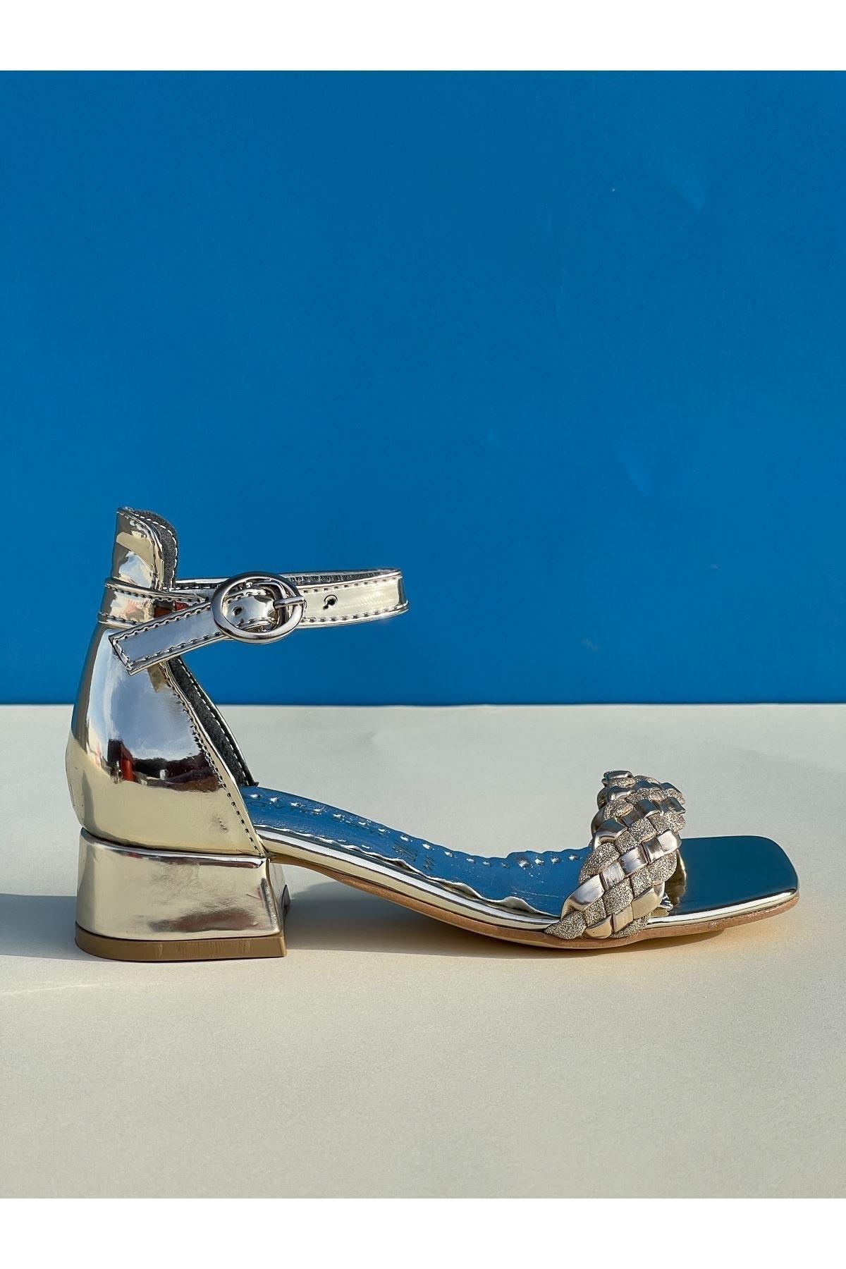 

Женские повседневные сандалии Золотые сандалии для девочек с одним ремешком и закрытой спиной