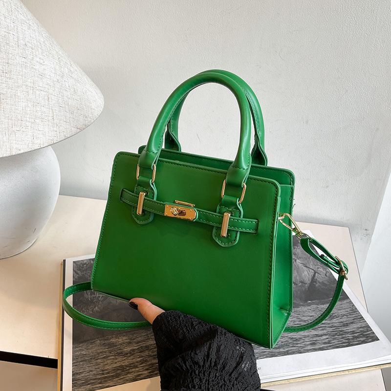 

Fashion Contrast Color Casual 2025 Belt New Atmospheric Simple Large Capacity Soft Surface Portable One Shoulder Crossbody Women s Bag зелёный