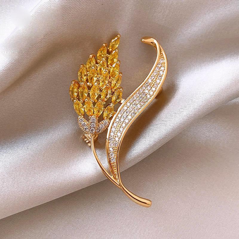 Elegant Alloy Brooch: Premium Niche Women's Versatile Corsage for Coats and Suits