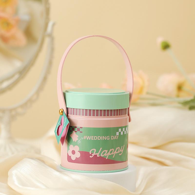 

1PCS Handheld Cookie Tin Box Portable Iron Cake and Snack Storage Container Lid for Cookies Pastries and Candy Party Favors 9.5x9.5x11cm рожевий