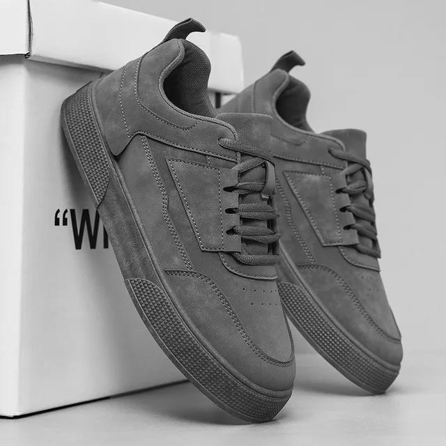 

Leather men s skateboard shoes Casual Shoes Running sneakers Breathable lightweight non-slip tennis shoes Sneakers Large size 47 сірий колір