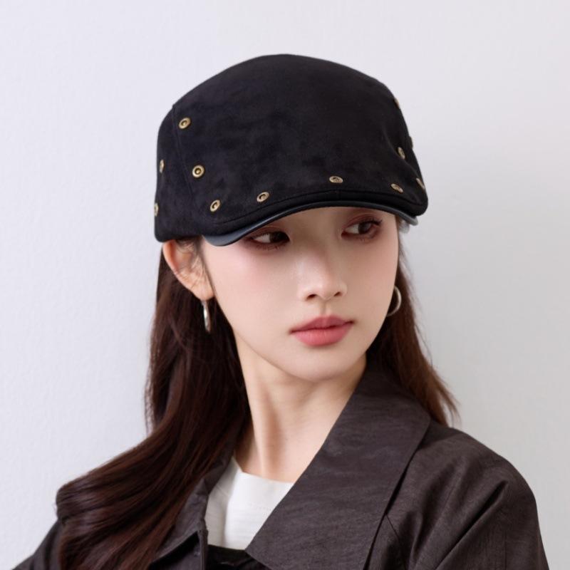British Style Retro Forward Hat Women's Metal Rivet Decorative Cap Fashion Versatile Painter Hat Source Manufacturer