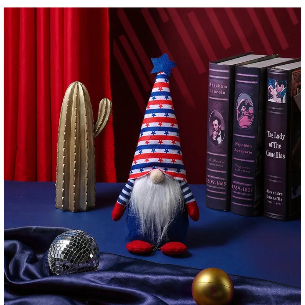 Fünfzackiger Stern Gesichtsloser Zwerg Sitzende Haltung Alter Plüschpuppen-Schmuck