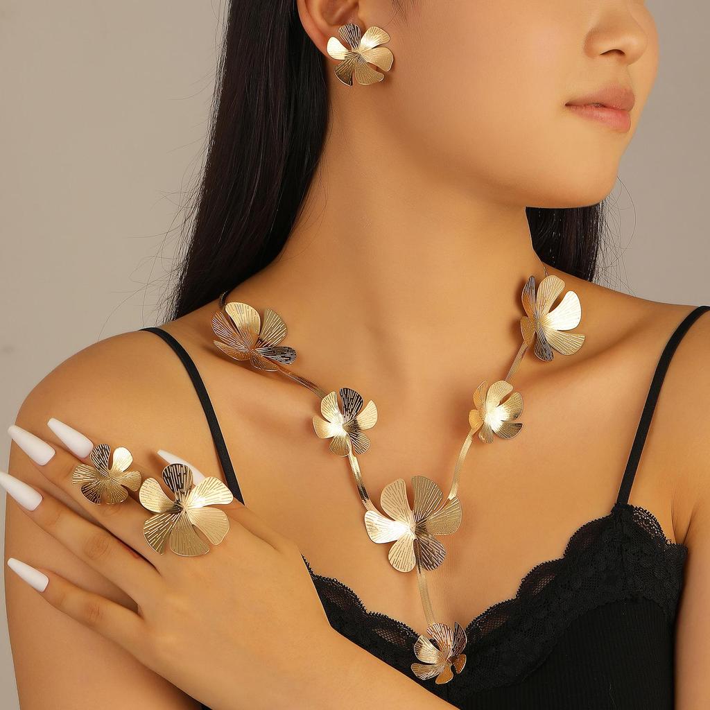 Vynikající 3D duté náušnice s květinami a náhrdelník - Elegantní evropský a americký design šperků pro ženy