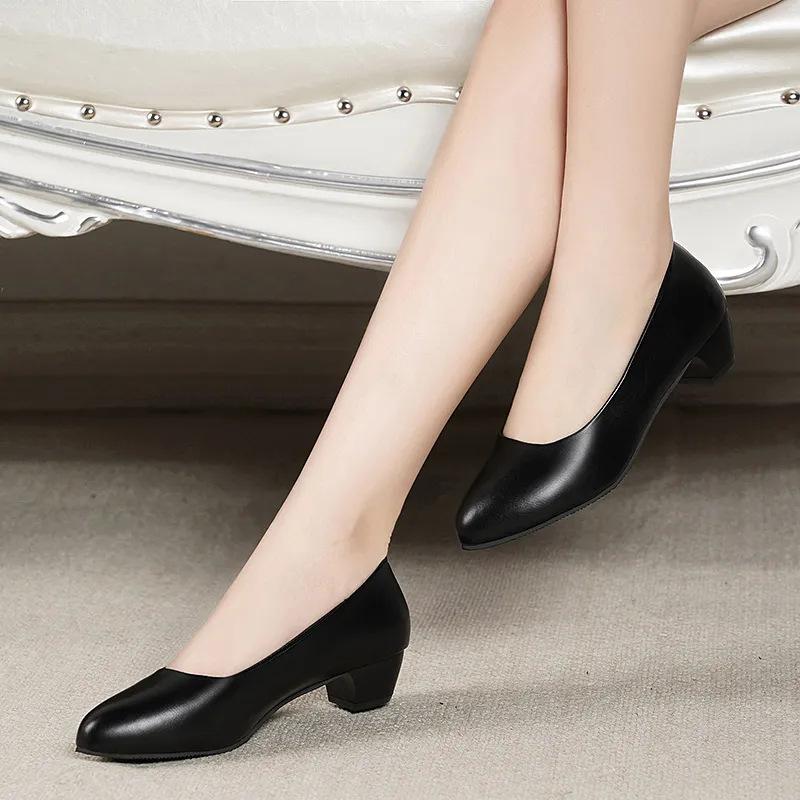 2025 New Spring Mother Single Shoes Women's Shallow Mouth Middle Heel Round Head Women's Shoes Soft Leather Soft Sole Versatile Leather Shoes Work 