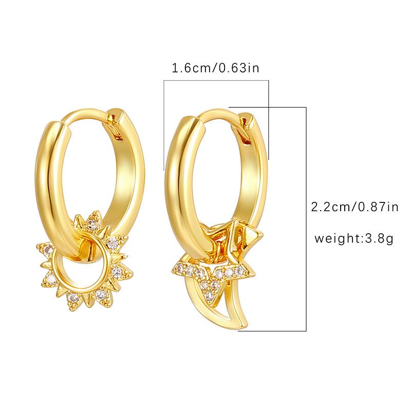 Gold and Silver Star-Shaped Stud Earrings - Copper, Luxurious, Lightweight, High-End Feel. серебряный