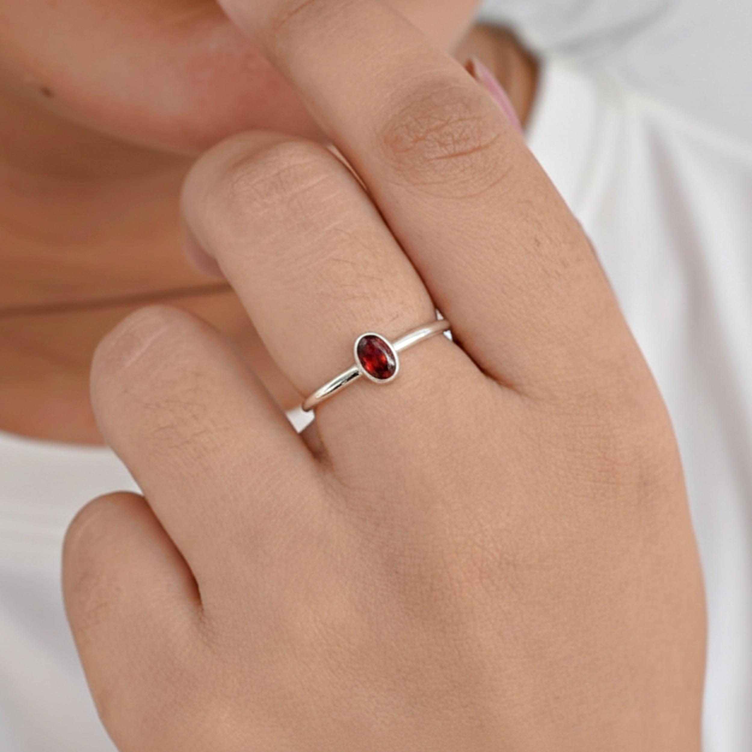 Красный гранат Маленькое кольцо-штабель, Ювелирное изделие из стерлингового серебра 925 пробы, Минималистичное акцентное кольцо для женщин 4 серебряный