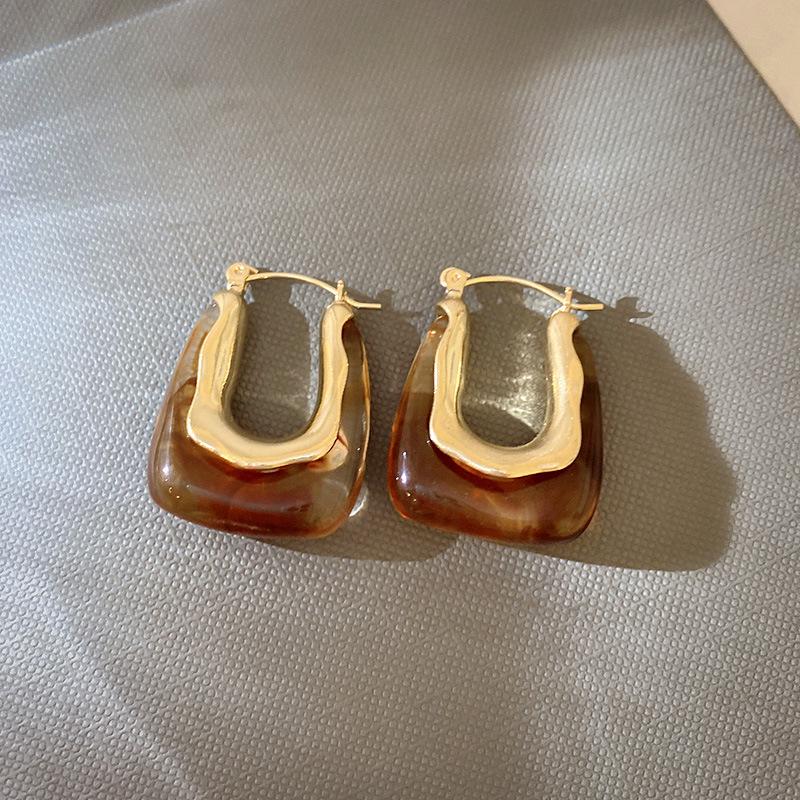 Retro Hong Kong Geometric Resin Ear Clips: Stylish, Versatile Earrings for Women