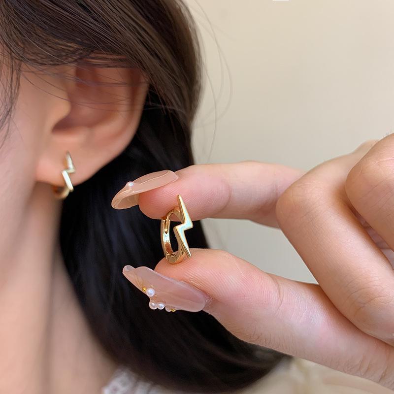 

Шикарные серьги-молнии: Стильная, легкая и роскошная модель в стиле хип-хоп для мужчин и женщин, популярная среди интернет-знаменитостей. A1898 золотой