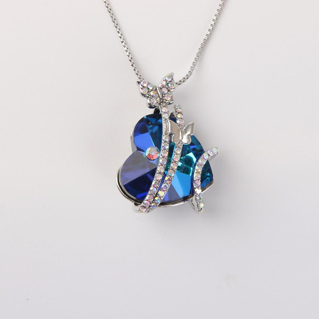 Exquisite Fashion Creative Multicolor Heart Shape Crystal Necklace Colorful Rhinestone Butterfly Ladies Banquet Jewelry Couple
