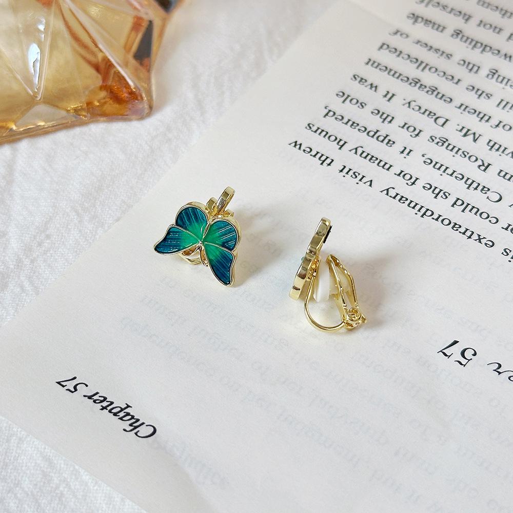 Korean Xiaoxiang Love Heart Earrings: High-End Summer Sweet Design with Niche Oil Drop Accents