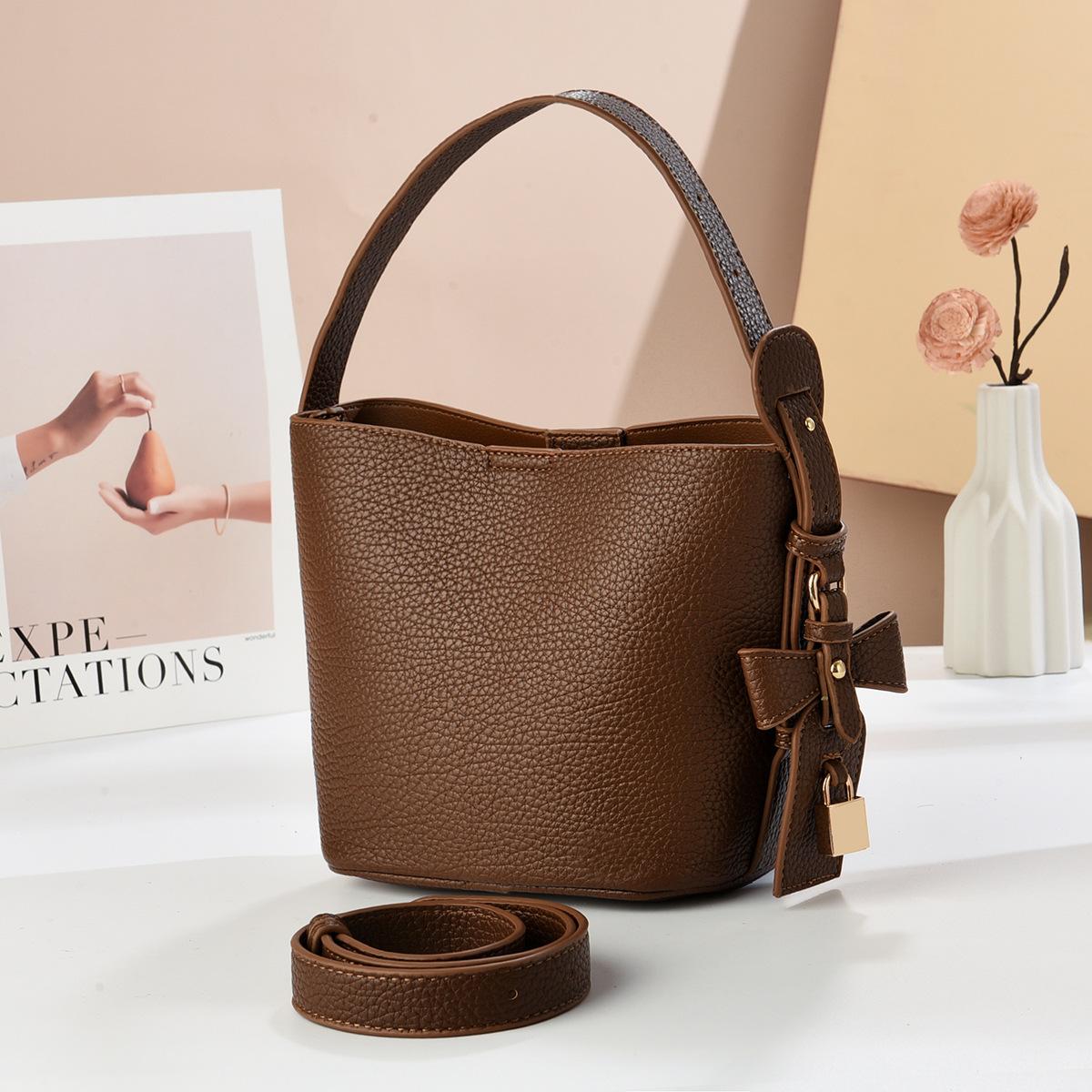 

Fashion Bucket Bag Summer New Temperament Shoulder Messenger Bag Commuting Shopping Versatile Handbag Bags 23*18*14 темно-коричневого кольору