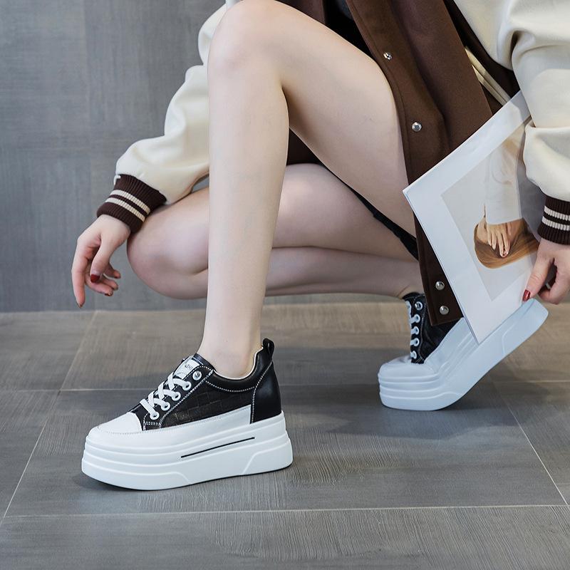Small inner height increase thick-soled wedge heel 2025 summer new casual women's net shoes breathable and comfortable muffin white shoes