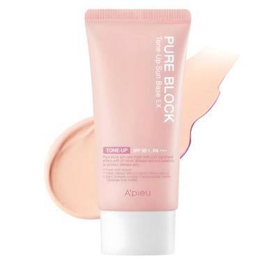 Base Solare Illuminante con Elevata Protezione UV per una Pelle Luminosa e Liscia