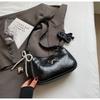 Beliebte PU-Reißverschluss-Ketten-Umhängetasche einfarbig Nählinie Bogen Mode Crossbody weich vielseitig Damen-Tasche