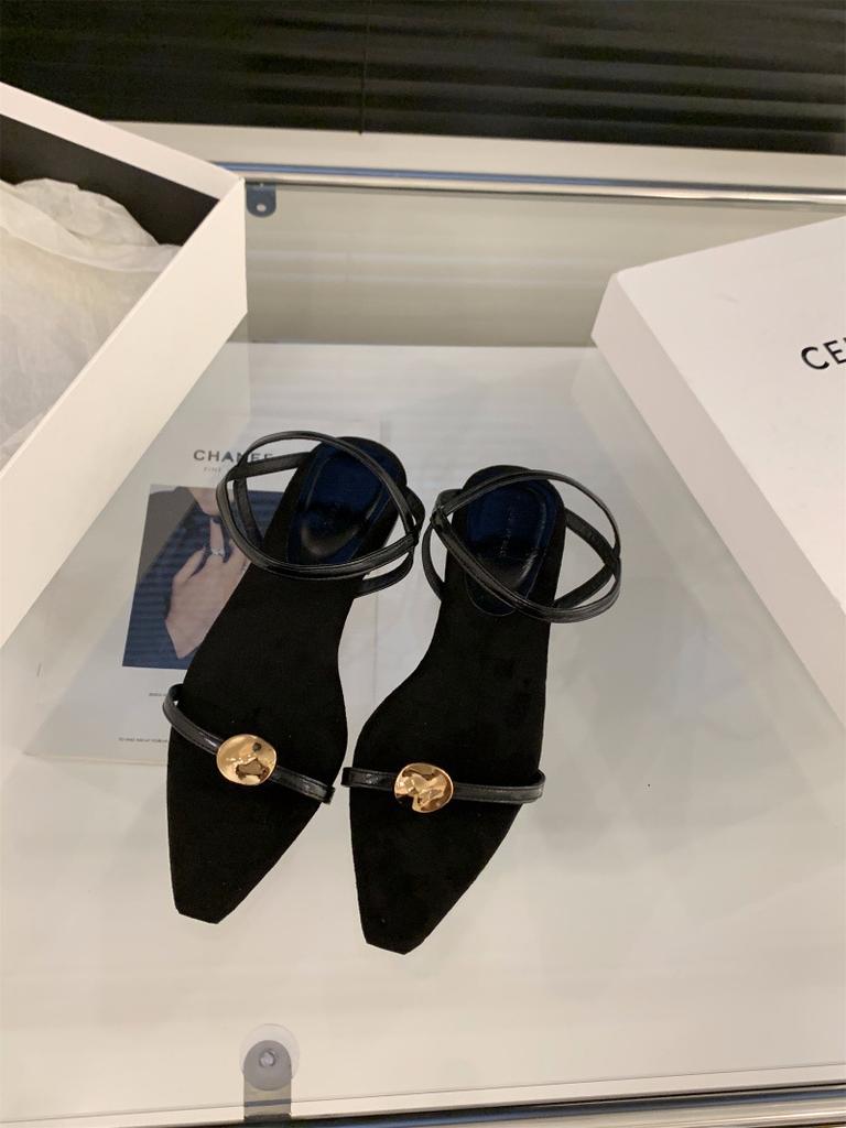 Niche low-heeled black one-word strap sandals fairy shoes 2025 new summer French pointed thin strap Roman shoes