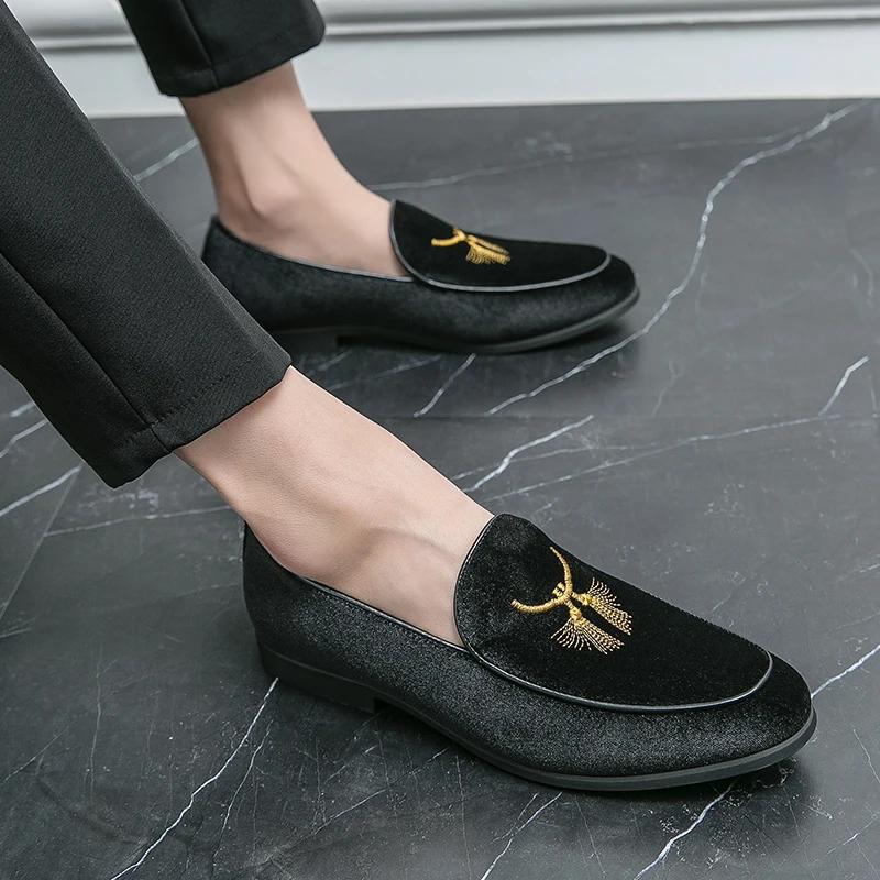 Mens Shoes Designer Trend Velvet Embroidery Leather Driving Shoes for Men Formal Wedding Prom Dress Shoes Men