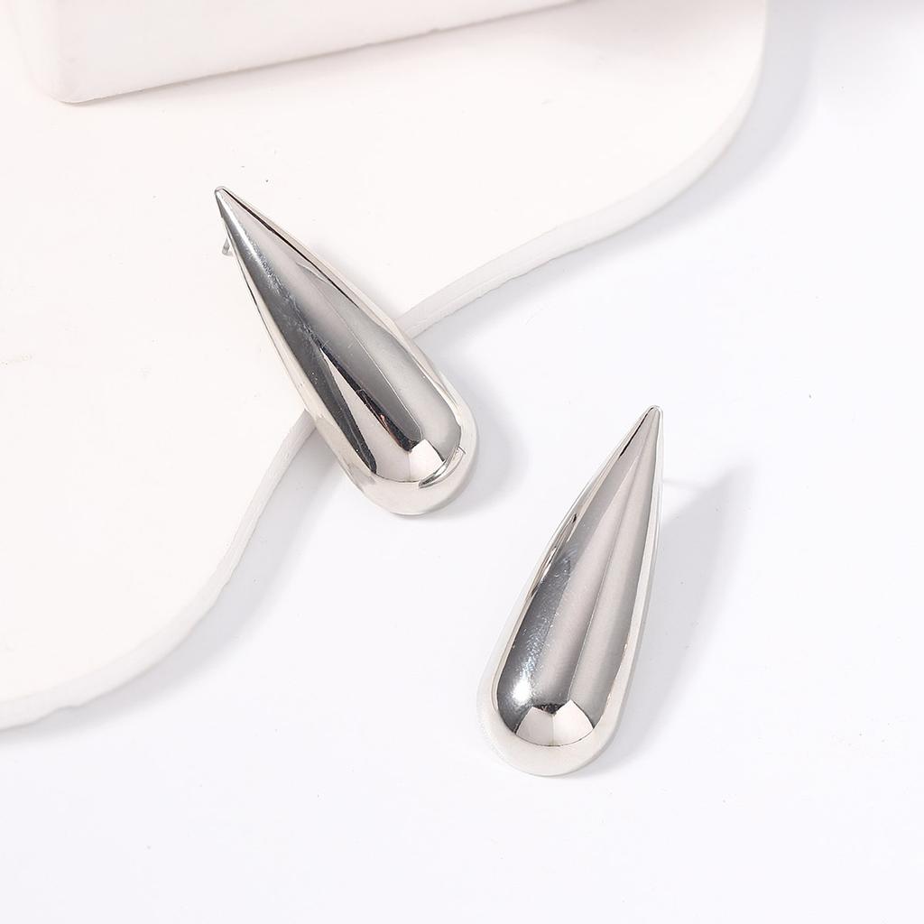 Summer New High-end, Light Luxury and Personalized Long Teardrop Ear Studs