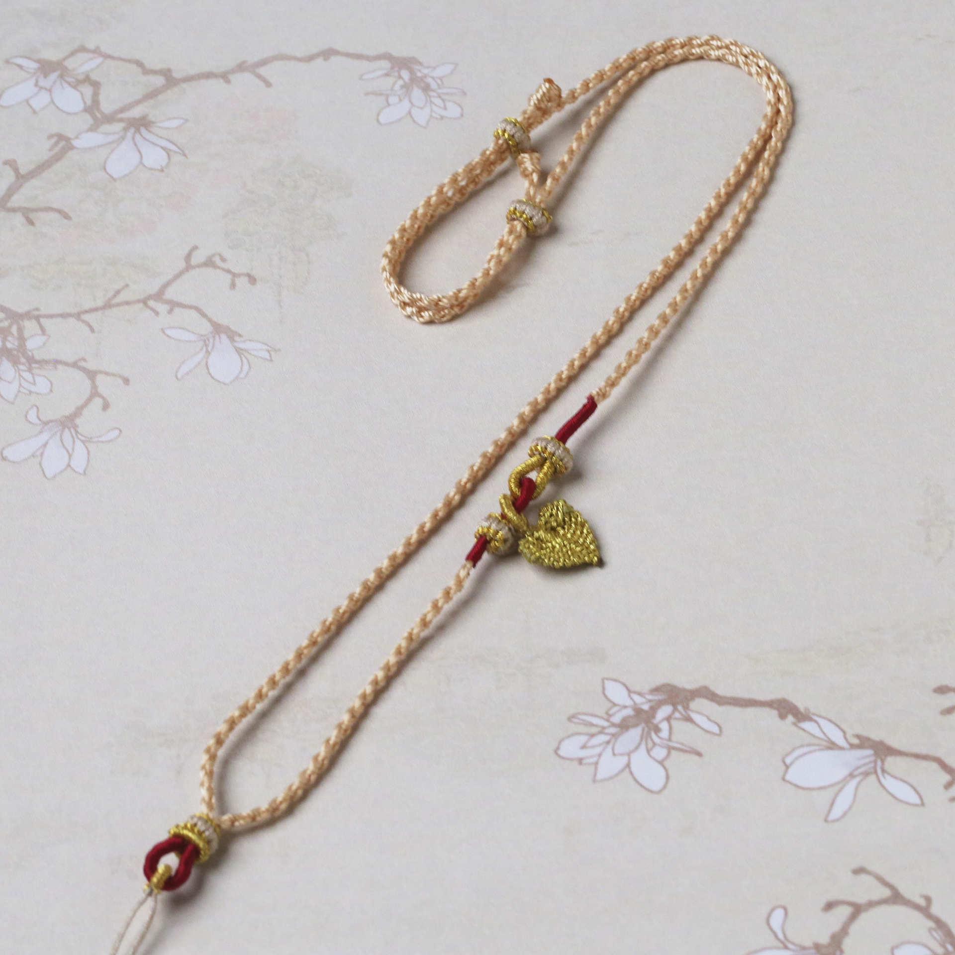 

Handwoven Eight-Strand Ethnic Clavicle Necklace 8-Strand (3.0MM)