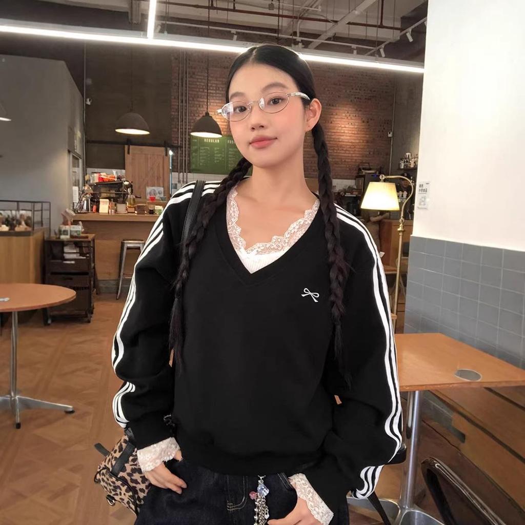 Early Autumn Retro V-Neck Black Hoodie with Bow and Three Stripes