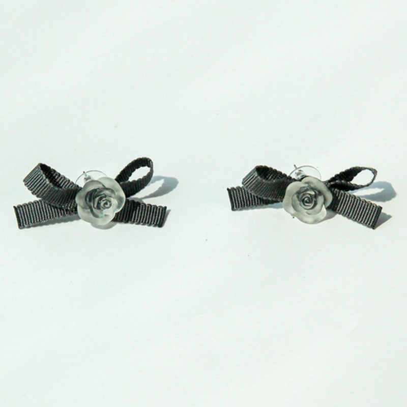 LOVUEE Frosted Rose Earrings with Gray bow details
