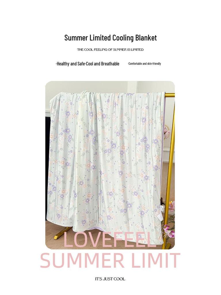 Cool Silk Summer Quilt: Lightweight, Breathable, Ideal for Home or Dorm Use
