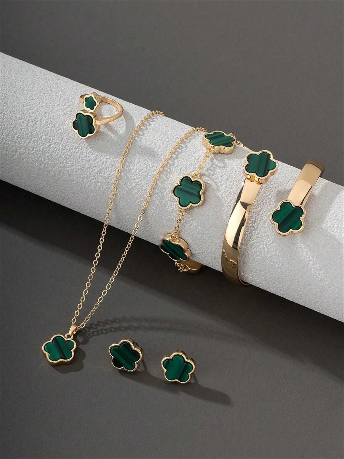 5pcs/Set Fashionable Classic Black & Grenn Clover Design Bracelet Set